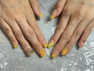 ネイル VIERU 🌈🎀💖のネイルデザイン