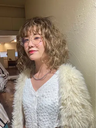 ミディアム 井上 萌のヘアスタイル