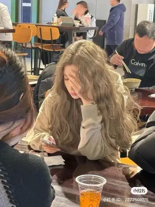 カラー 透明感ベージュ🤎 ナチュラルレイヤーのヘアスタイル