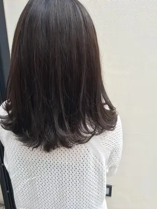 ミディアム カラー THE DAY所属・AKI HASHIMOTOのヘアスタイル
