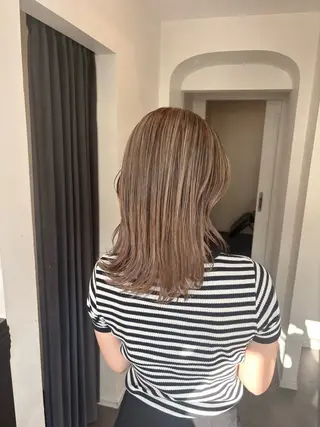 セミロング カラー 栗林 茉那のヘアスタイル