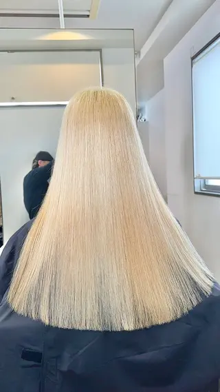 ロング ハイトーン髪質改善 家中貴典のヘアスタイル