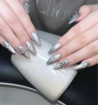 ネイル Lee Nailsのネイルデザイン