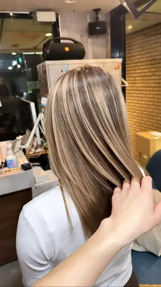 ロング カラー 難波ブリーチカラー 伊藤洋輝のヘアスタイル