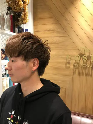 ショート カラー パーマ メンズ 鈴村 大介のヘアスタイル