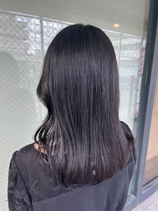 セミロング CLOVER新田辺所属・石賀 早紀のヘアスタイル