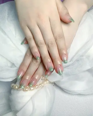 ネイル pink ladyサロン所属・べ にのネイルデザイン