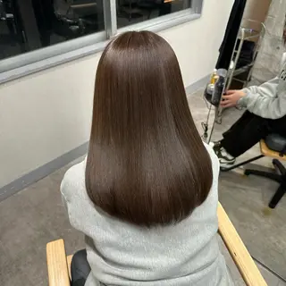 セミロング カラー SALOWIN 原宿 iori所属・🌟原宿指名No.1 センターパート⭐️のヘアスタイル