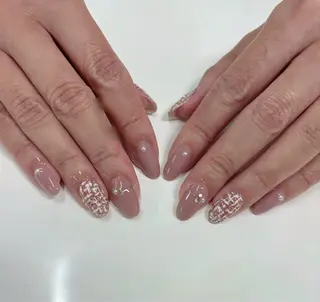 ネイル 秋元 琴音のネイルデザイン