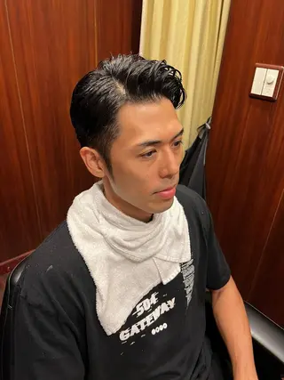ミディアム 杉原 慶祐のヘアスタイル