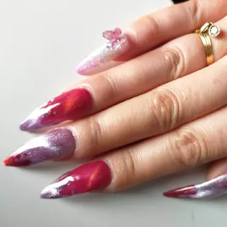 ネイル エステとネイル ローズコンフォートのネイルデザイン