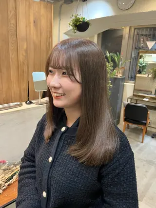 セミロング 韓国レイヤーカット/ ハイトーン/マアヤのヘアスタイル