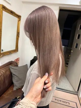 ロング カラー ミルクティー× グレージュMOMOのヘアスタイル