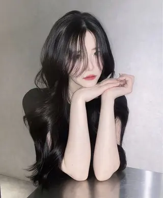 ロング Qin原宿店所属・葵 韓国オタク美容師 レイヤーカットのヘアスタイル