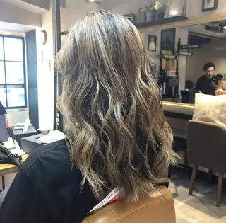 ロング salowin 原宿 aroa所属・韓国／ハッシュカット ／透明感カラー／金野のヘアスタイル