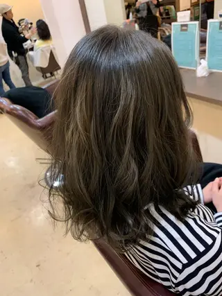 ミディアム カラー パーマ 指名支持率NO.1 スタイリストのヘアスタイル