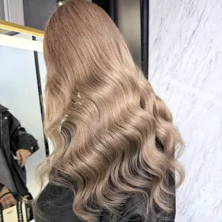 ロング カラー シールエクステ特化 ハイトーン、NANAのヘアスタイル