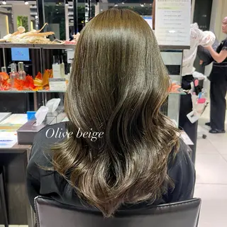 セミロング レイヤー×艶髪🤎. 𝜗𝜚hitomiのヘアスタイル