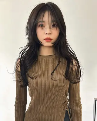 ロング カラー Loom.所属・村上雅人 ナチュラルモードのヘアスタイル