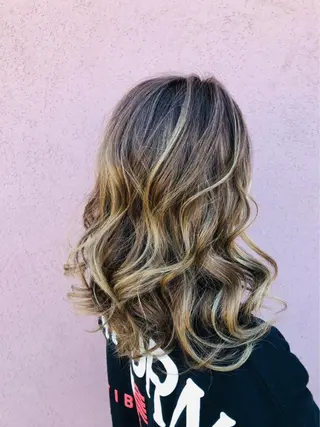 ミディアム RICCA HAIR所属・🫧極細ﾊｲﾗｲﾄ/ 白髪ぼかしも◎🫧のヘアスタイル