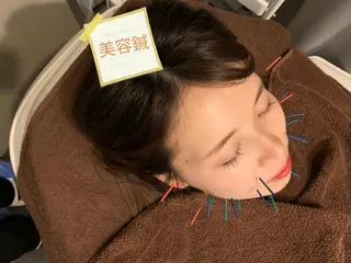 たるみ専門美容鍼 × 猫背整体 のぐち所属・小顔と姿勢改善のプロ ｜整体と美容鍼のぐちのエステ・リラクイメージ