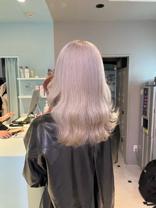 セミロング カラー ブリーチカラー 🩵MIZUKIのヘアスタイル