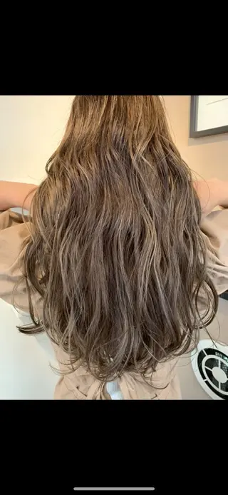 hair roomShe'rie所属・中見 香織のヘアスタイル