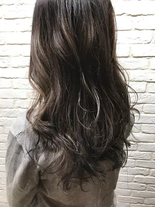 ロング カラー UMEDA FIGAROのヘアスタイル