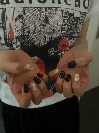 ネイル anyora nail salon所属・大人ワンホン キラキラ／Ayanoのネイルデザイン