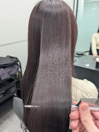 ロング GOToday所属・艶髪／オリーブ系／ 肌が綺麗に見えるお色のヘアスタイル