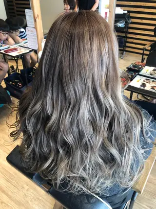 カラー 早川 真幸のヘアスタイル