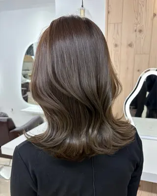 セミロング カラー 新宿/韓国ヘア/ 髪質改善ストレートのヘアスタイル