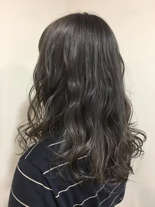 カラー 工藤 綾華のヘアスタイル
