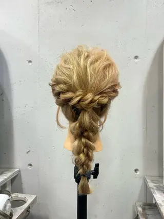 セミロング ヘアアレンジ 【 pia 】 とものヘアスタイル