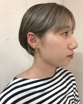 ショート レイヤーカット/ 透明感カラーmikuのヘアスタイル
