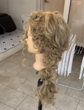 ロング ヘアアレンジ Maho/海外 レイヤー/ハイトーンのヘアスタイル