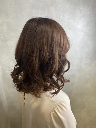 ミディアム 美髪/髪質改善 レイヤー/透けカラーのヘアスタイル
