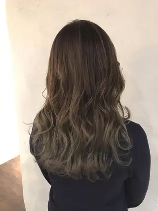 ロング カラー 伊藤 優希のヘアスタイル