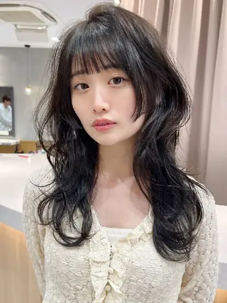 カラー ミディアム Lond Mirrorのヘアスタイル