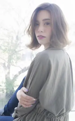 ミディアム 大久保 結加のヘアスタイル