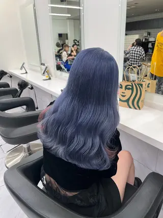 セミロング 寒色＆ブリーチ特化 寒色MiOのヘアスタイル