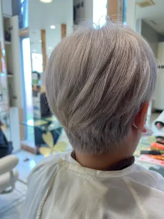 ショート 山下竣介 ヘアカラー専門美容師のヘアスタイル