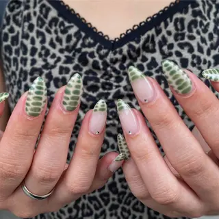 ネイル Shiori･:* 💫のネイルデザイン