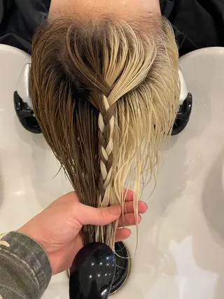 ミディアム こだわりハイトーン/ ケアブリーチ/岸のヘアスタイル