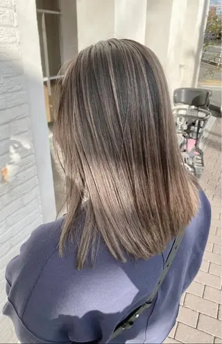 セミロング カラー _White広島所属・バレイヤージュ 隅中秀弥のヘアスタイル