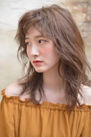 セミロング CHIC 岩下真衣のヘアスタイル