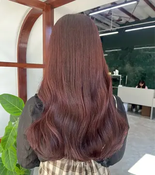 ロング カラー ✨️赤み消しカラー/ ミルクティーベージュのヘアスタイル