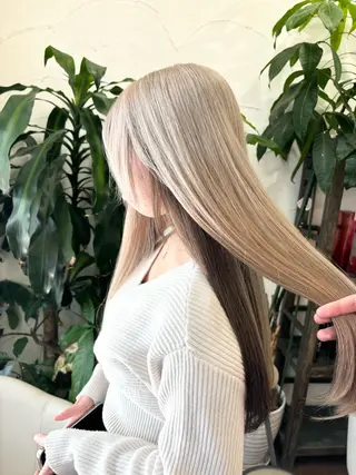 ロング カラー ヘアメイク アン/ ブリーチカラーのヘアスタイル