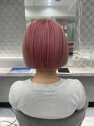 ショート GEM YURI ハイトーンカラーのヘアスタイル