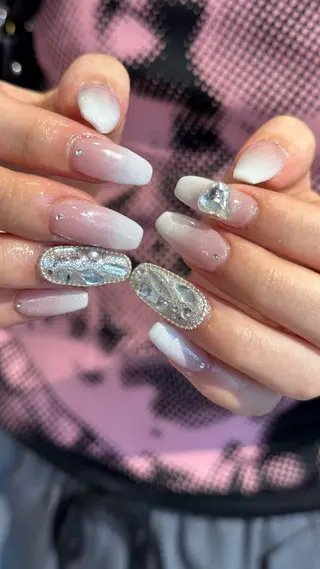 ネイル 🎀韓国レイヤー特化 🎀ベージュ/ミクのヘアスタイル